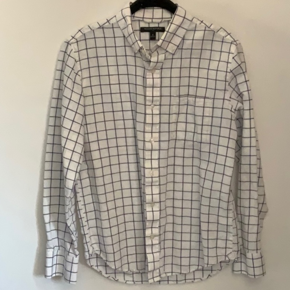 Banana Republic men’s long sleeve buttoned down shirt | small